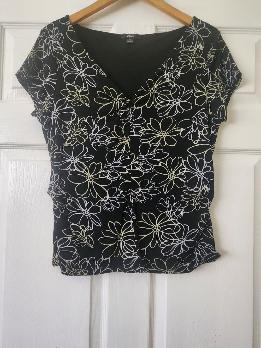 Alfani Black Floral V-Neck Cap Sleeve Top - Women's XL